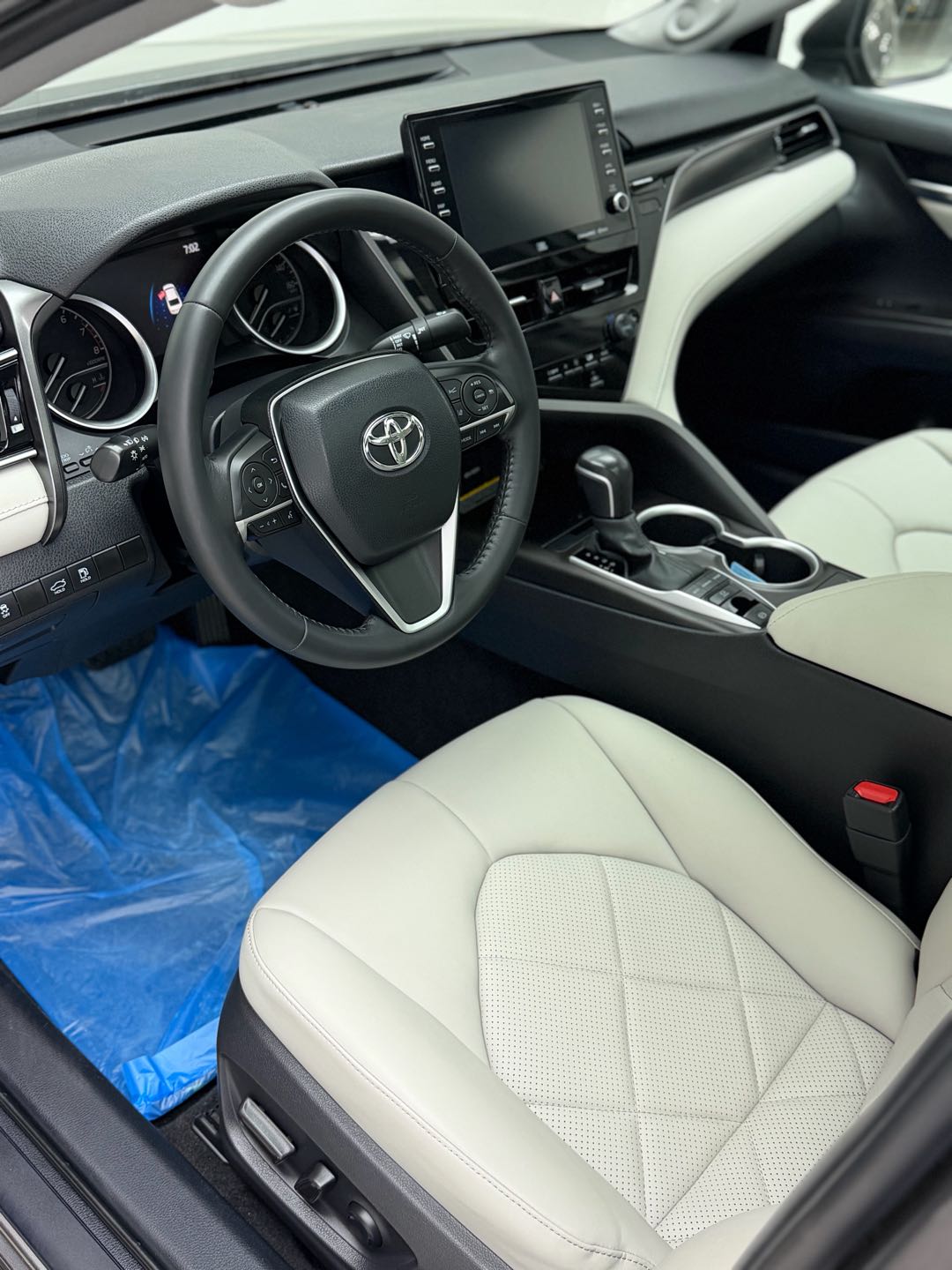 Car Image 2021 TOYOTA CAMRY XLE