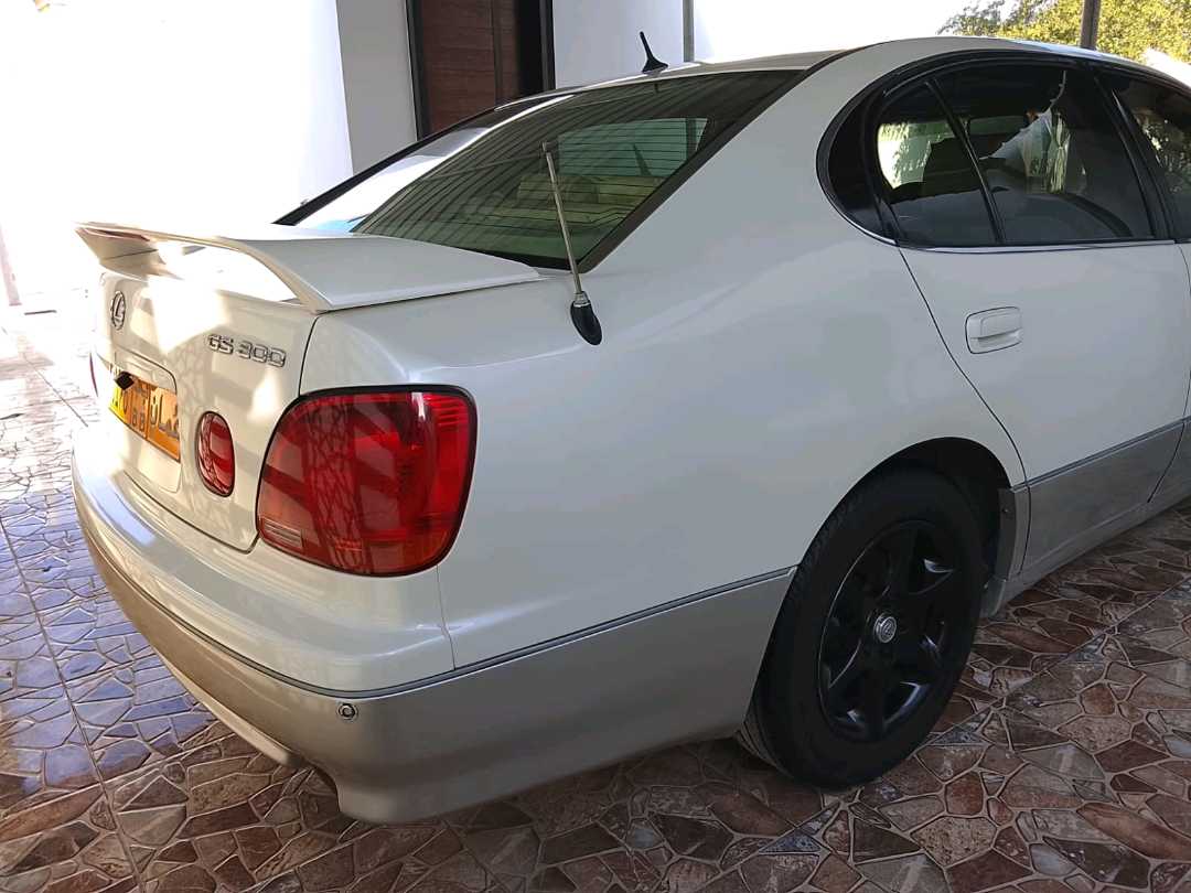 Car Image 2002 LEXUS GS 300
