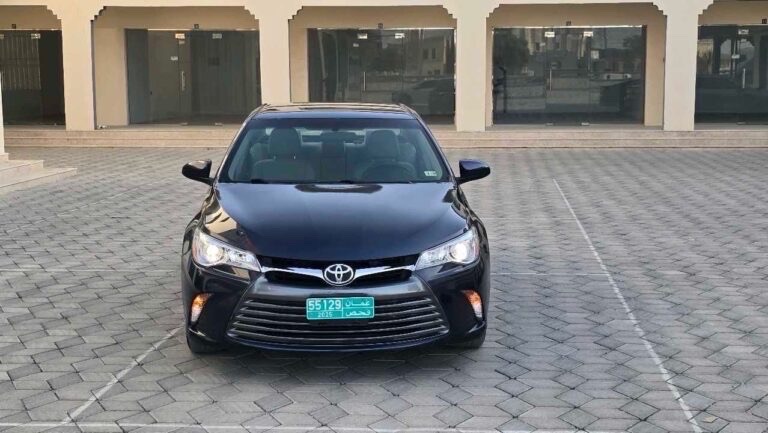 Car Image 2017 TOYOTA CAMRY LE