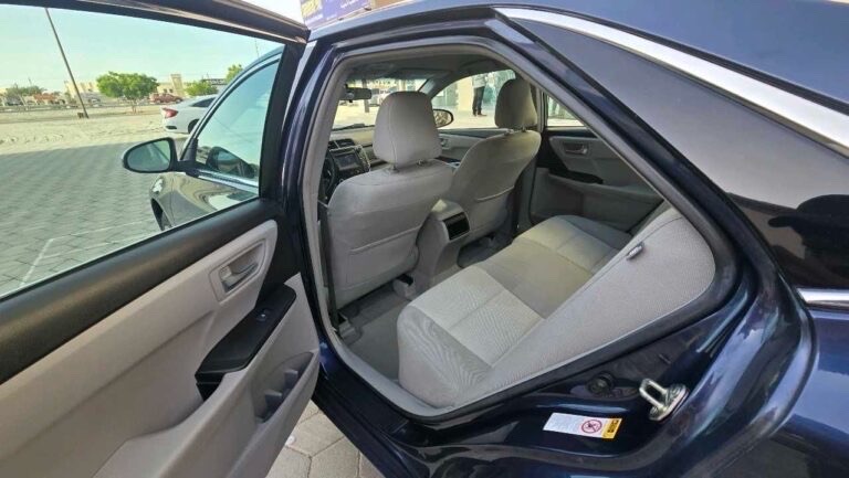 Car Image 2017 TOYOTA CAMRY LE