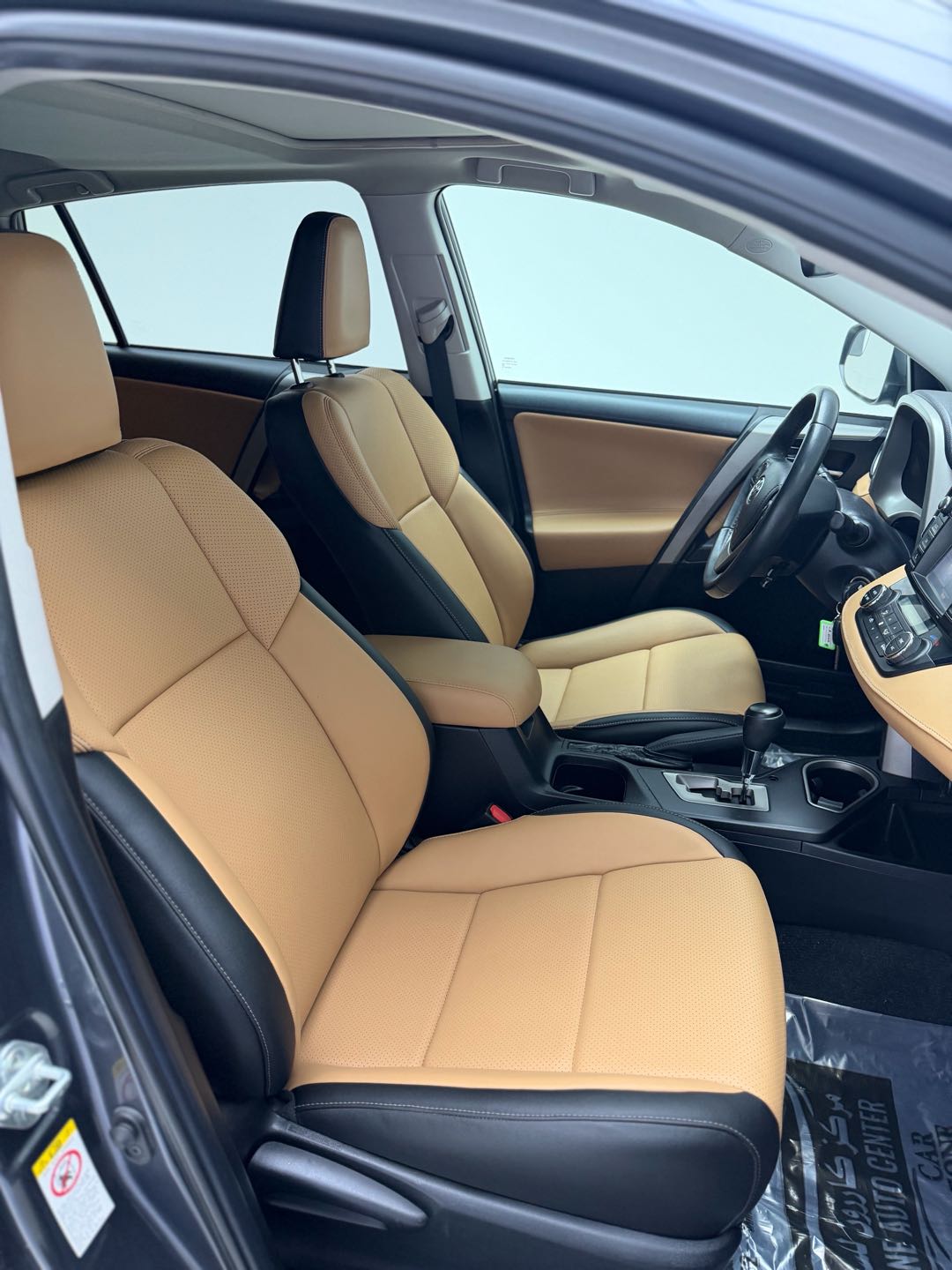 Car Image 2018 TOYOTA RAV4 XLE