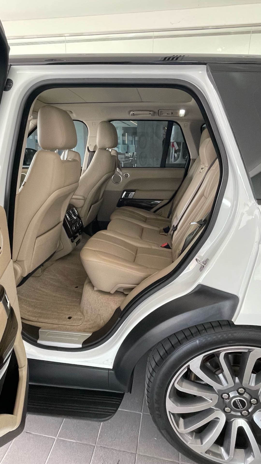 Car Image 2016 LAND ROVER VOGUE 