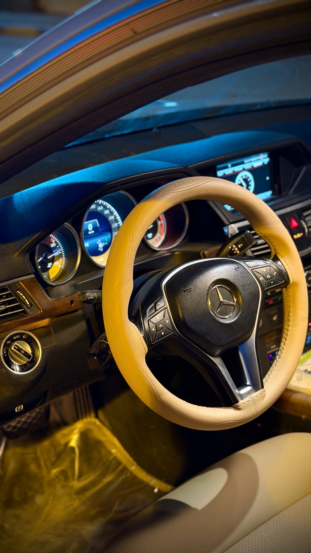 Car Image 2013 MERCEDES E Class 350