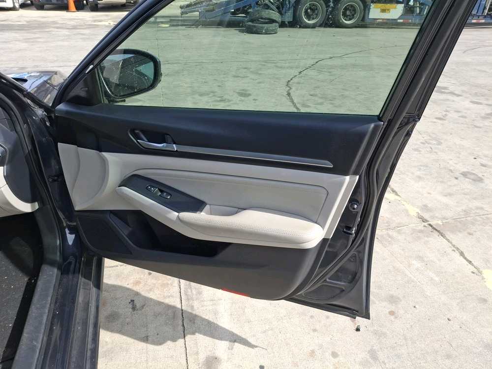 Car Image 2019 NISSAN ALTIMA