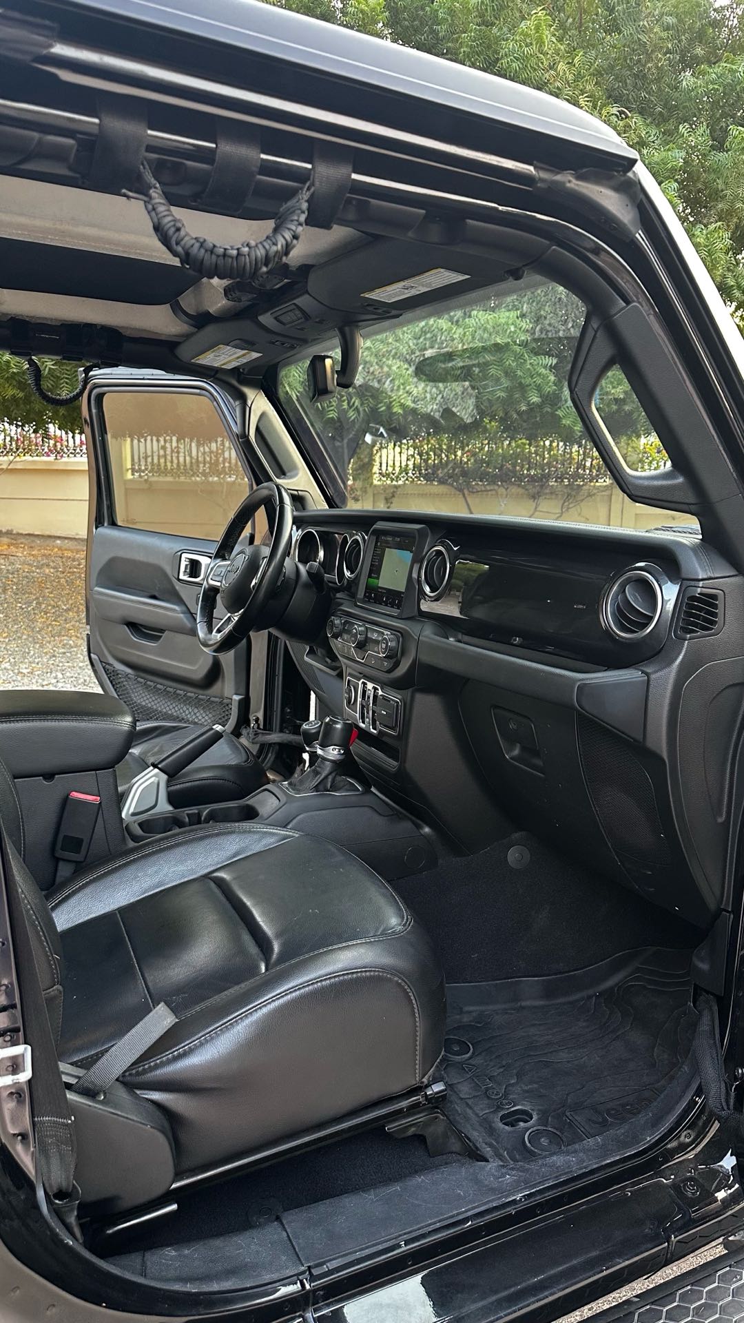 Car Image 2020 JEEP WRANGLER SAHARA