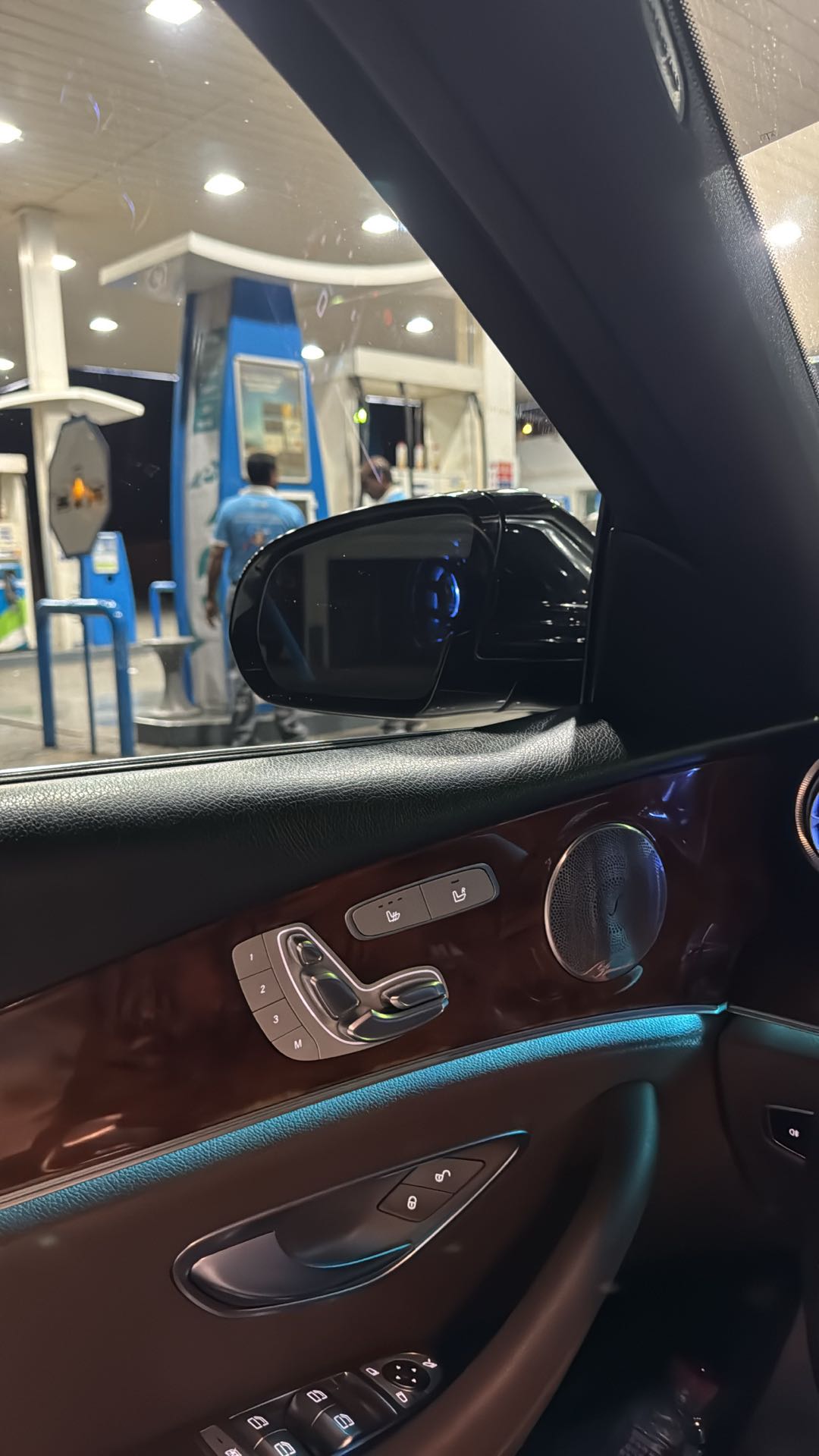 Car Image 2017 MERCEDES E Class 300