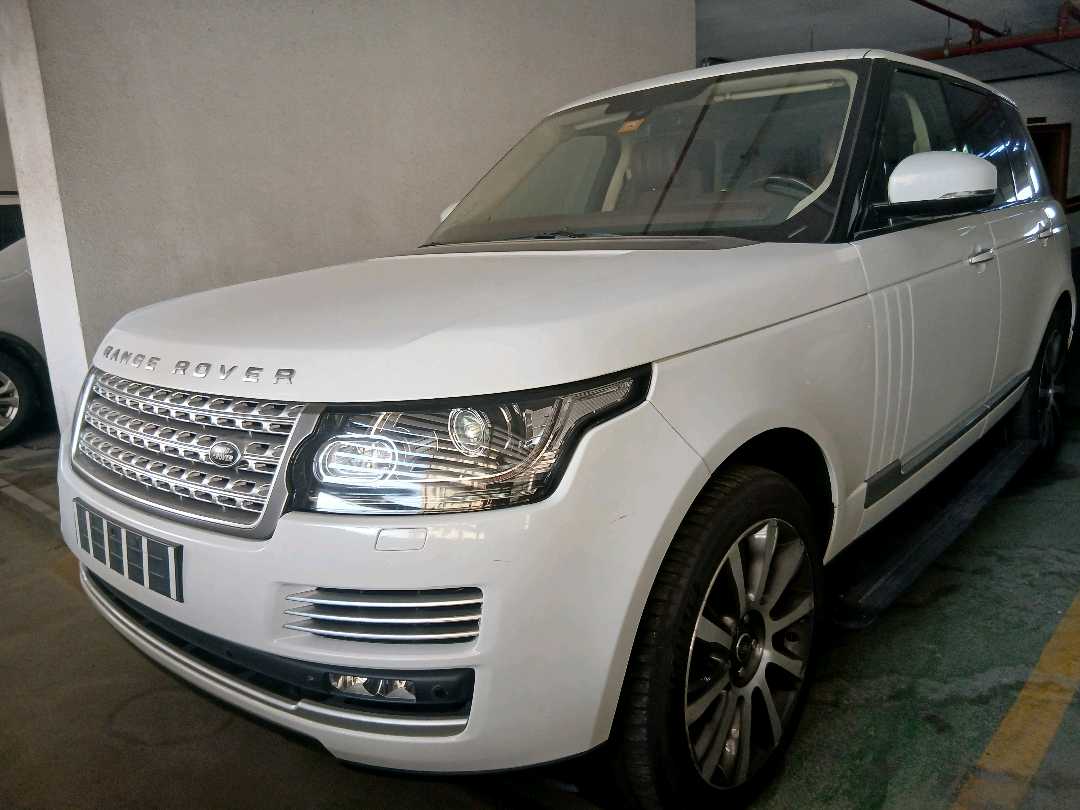 Car Image 2013 LAND ROVER VOGUE 