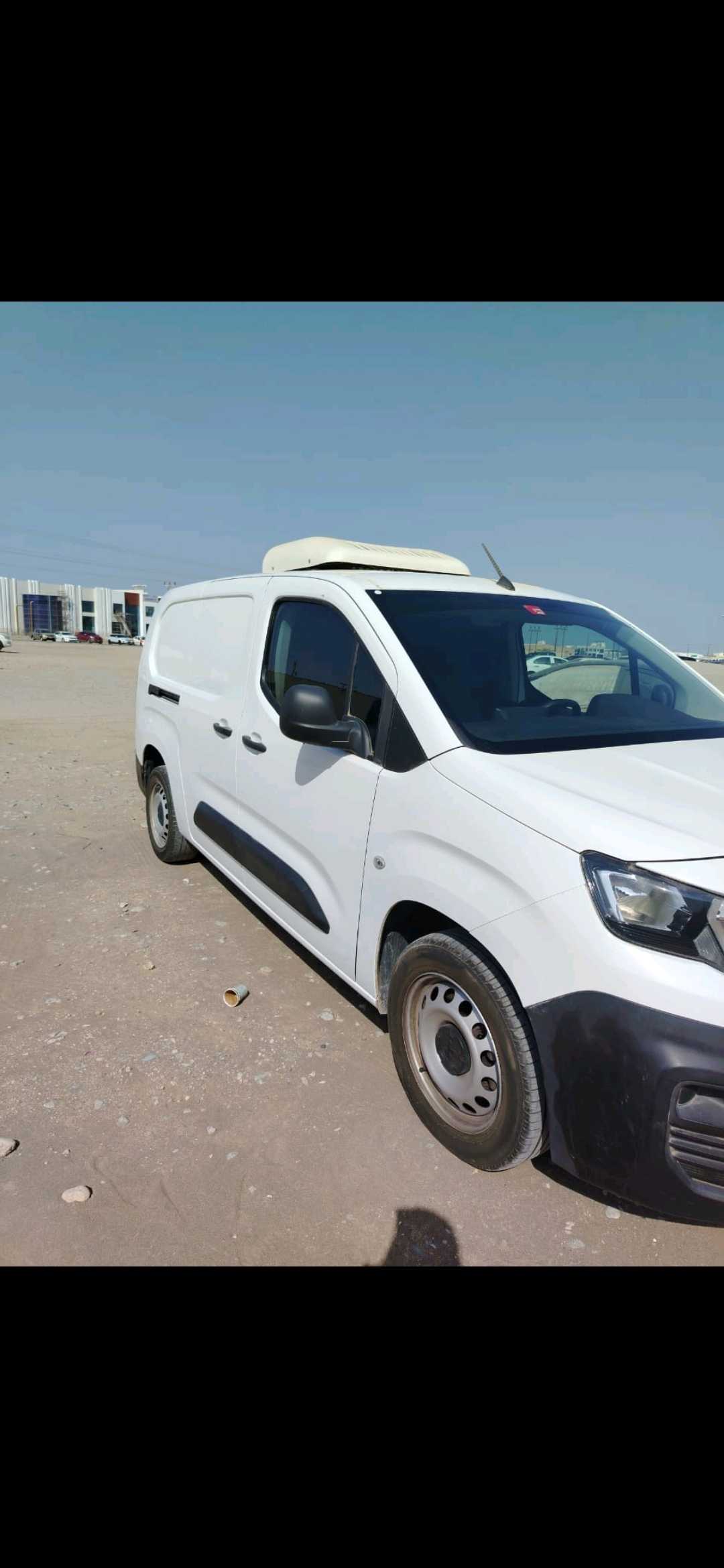Car Image 2020 NISSAN URVAN 