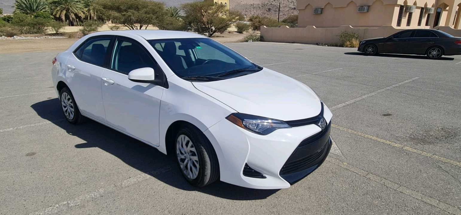 Car Image 2018 TOYOTA COROLLA LE