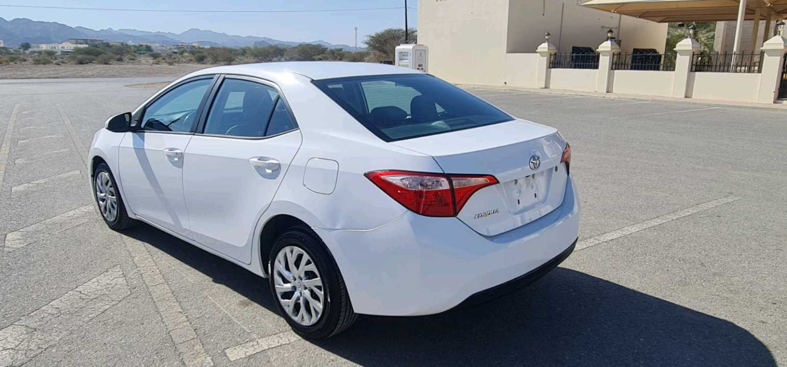 Car Image 2018 TOYOTA COROLLA LE