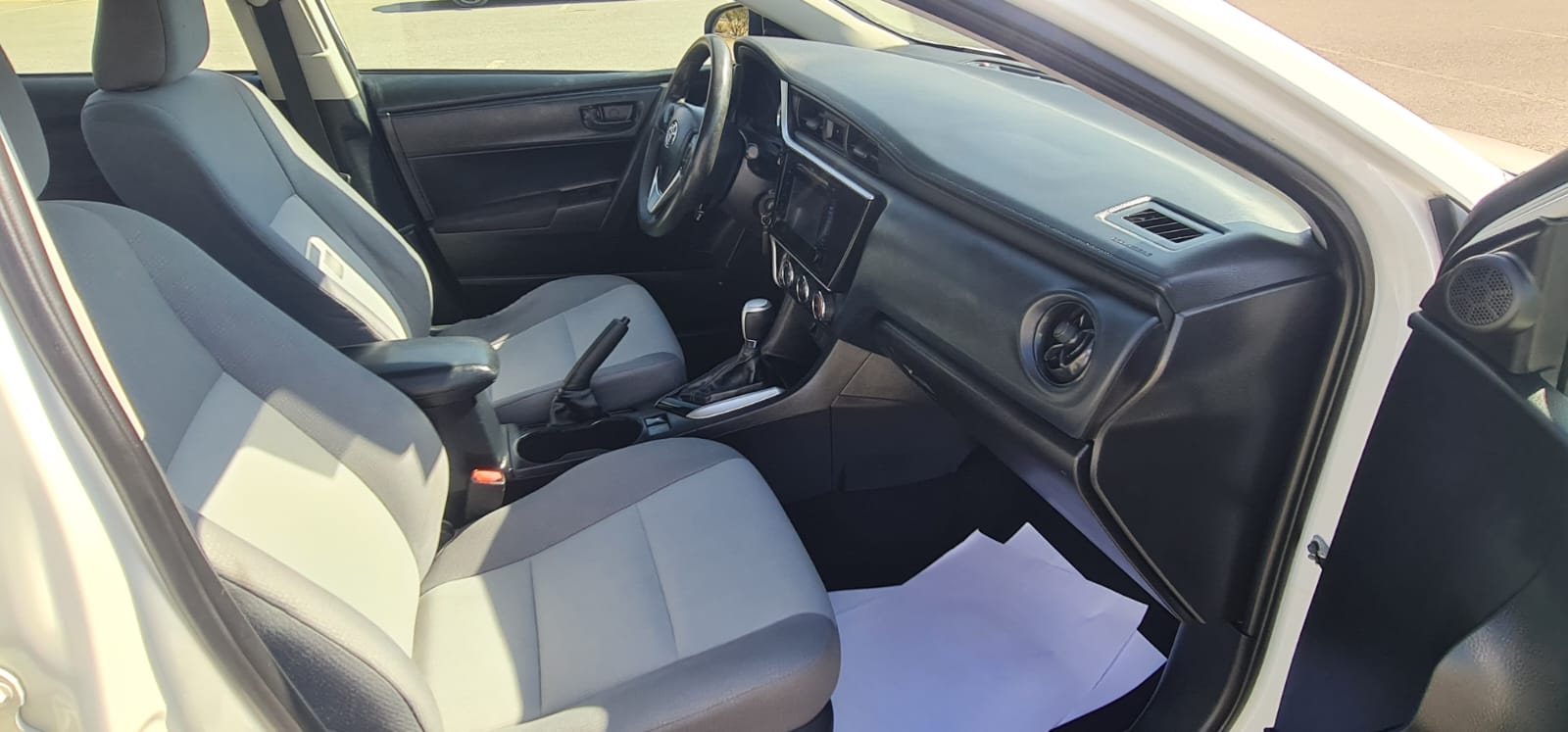 Car Image 2018 TOYOTA COROLLA LE