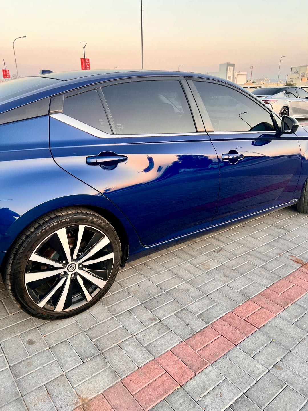 Car Image 2019 NISSAN ALTIMA SR