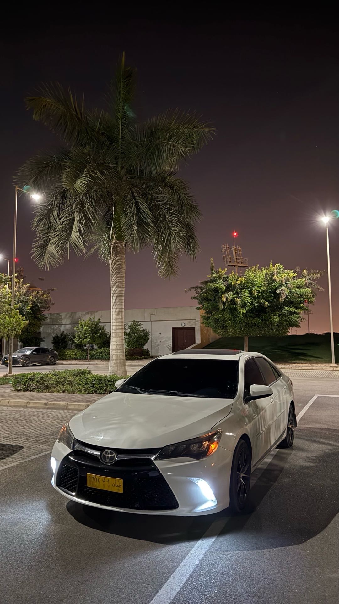 Car Image 2015 TOYOTA CAMRY XSE