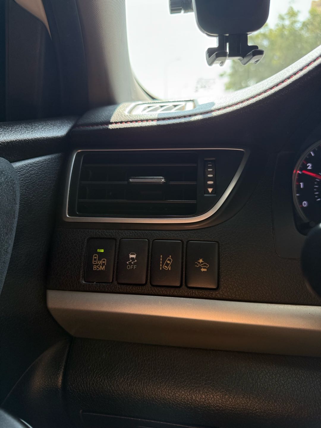Car Image 2015 TOYOTA CAMRY XSE