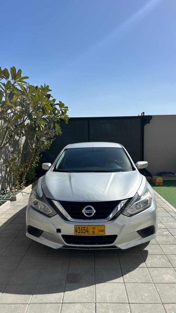 Car Image 2018 NISSAN ALTIMA SR