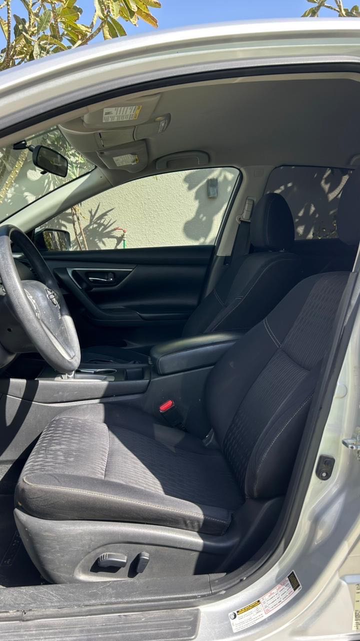 Car Image 2018 NISSAN ALTIMA SR