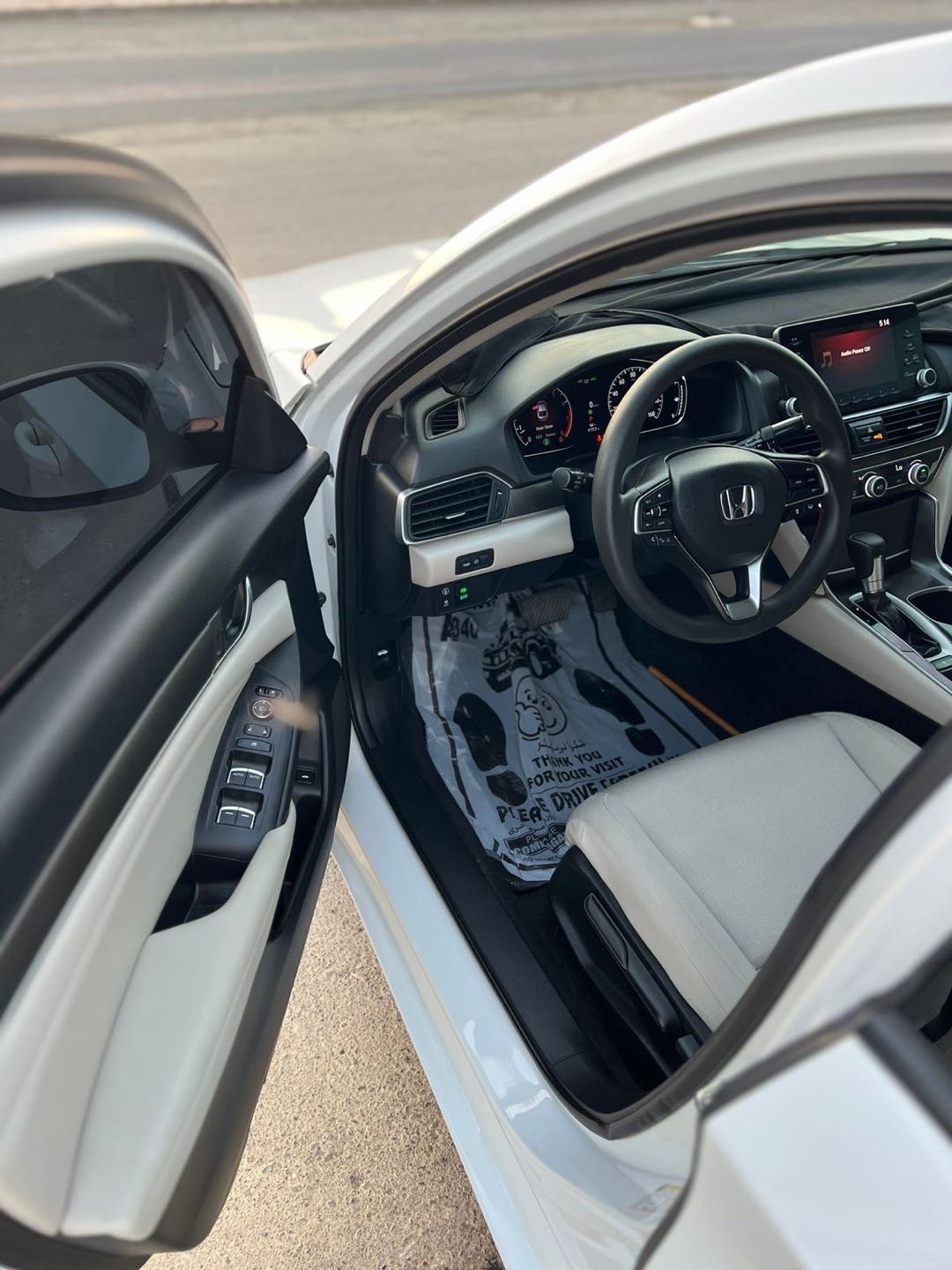 Car Image 2018 HONDA ACCORD LX
