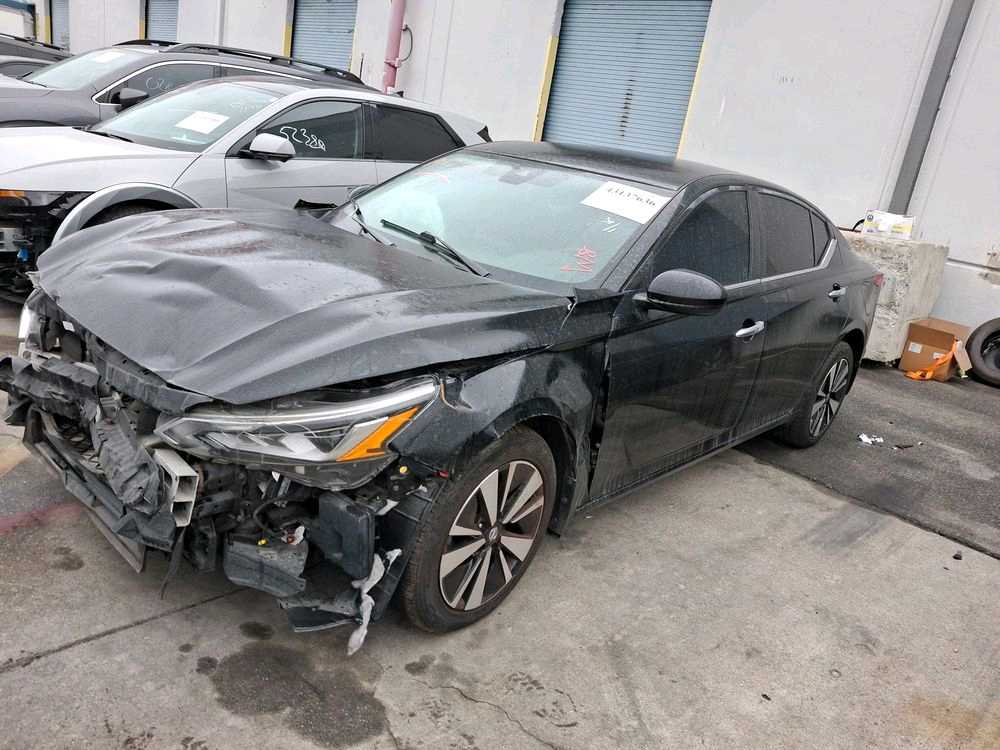 Car Image 2021 NISSAN ALTIMA