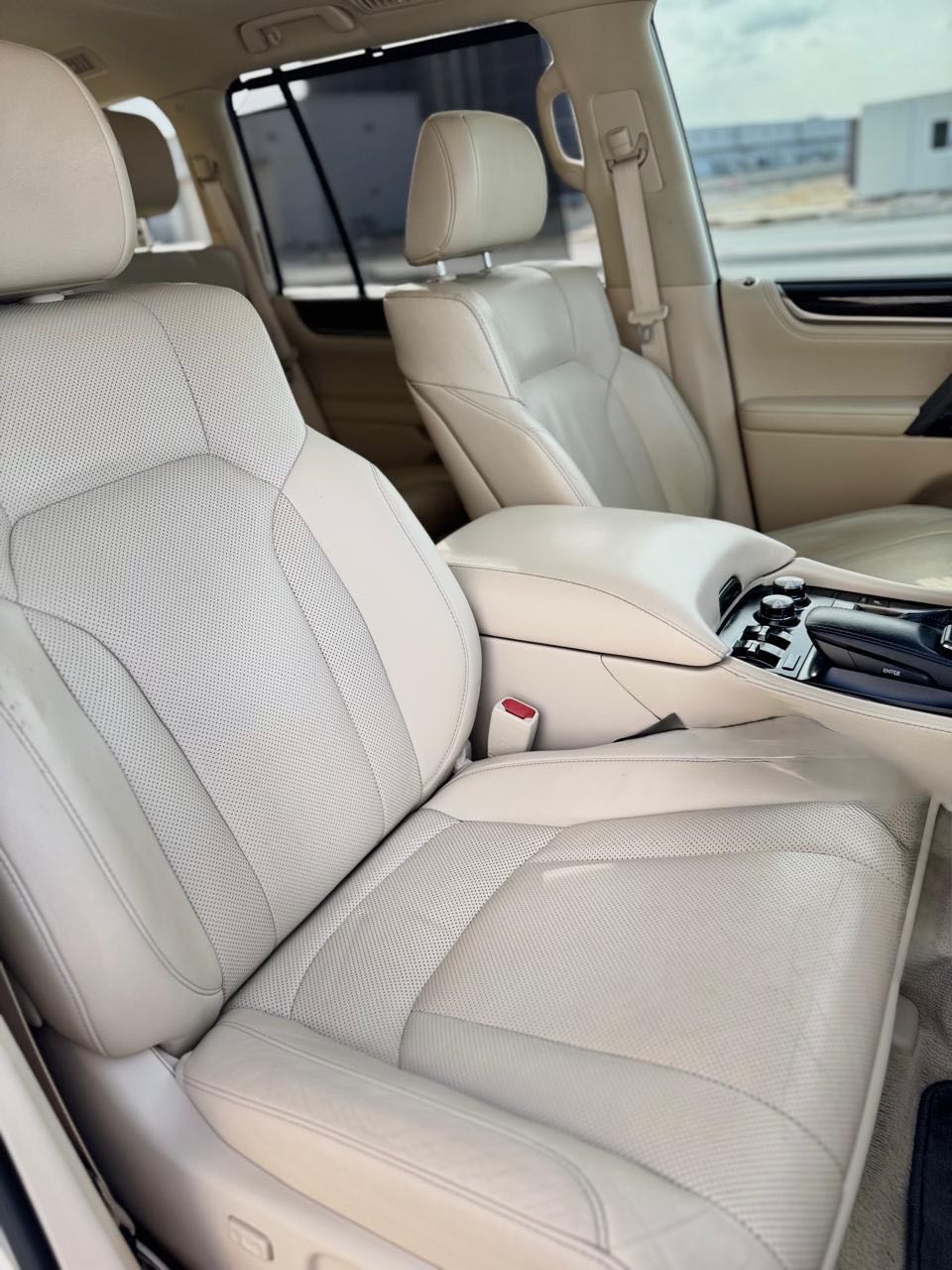 Car Image 2018 LEXUS LX 570