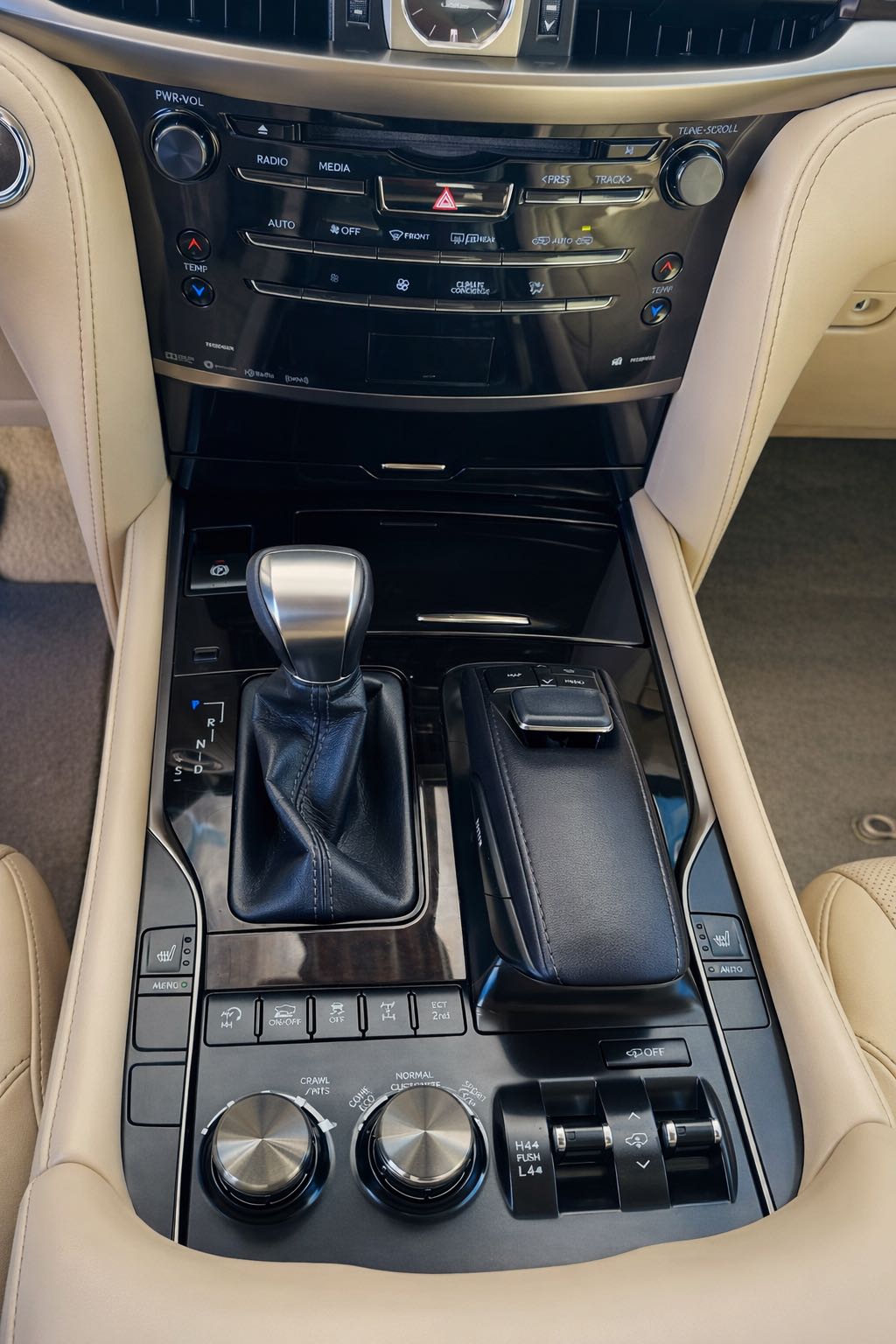 Car Image 2018 LEXUS LX 570