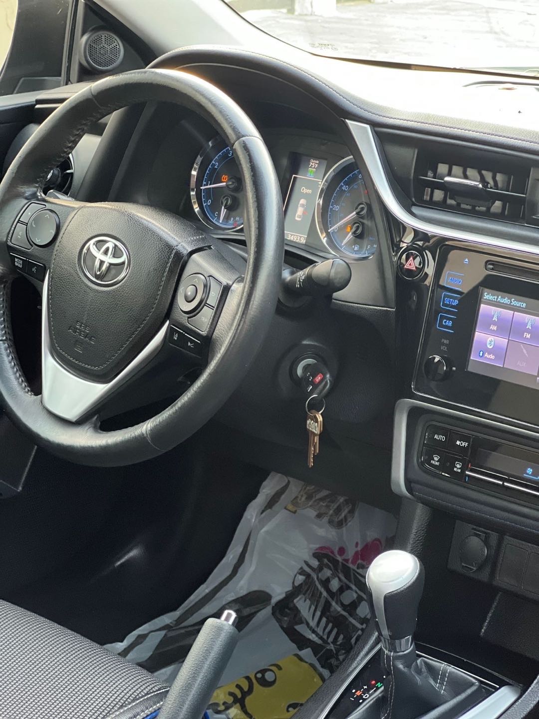 Car Image 2018 TOYOTA COROLLA SE