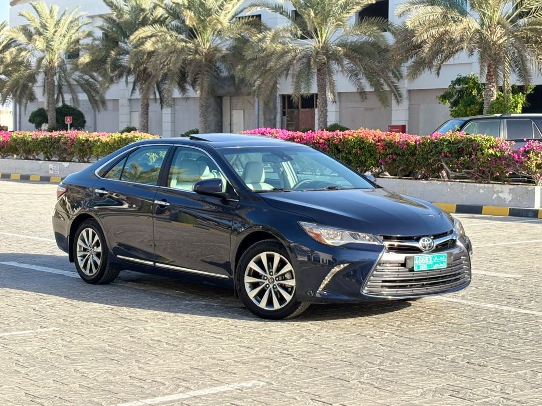 Car Image 2017 TOYOTA CAMRY XLE