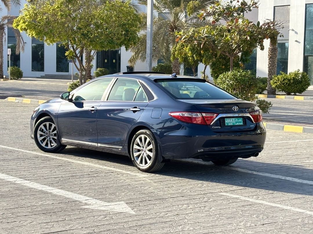 Car Image 2017 TOYOTA CAMRY XLE