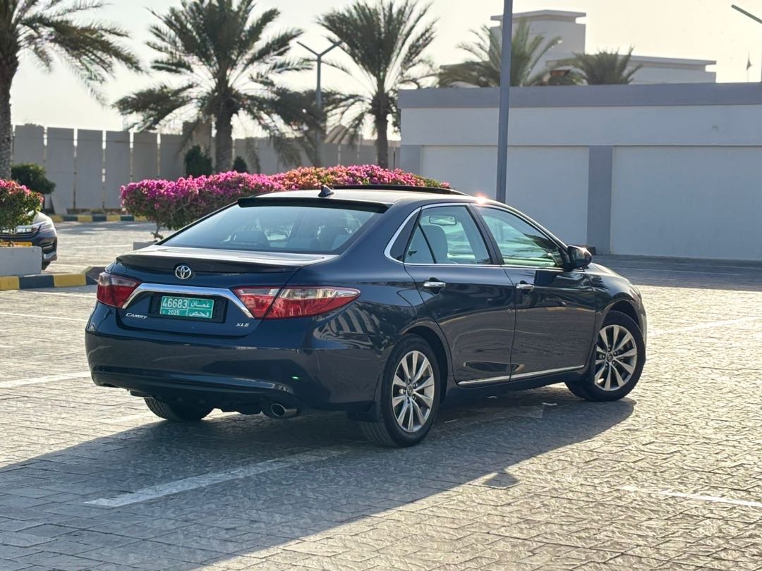Car Image 2017 TOYOTA CAMRY XLE