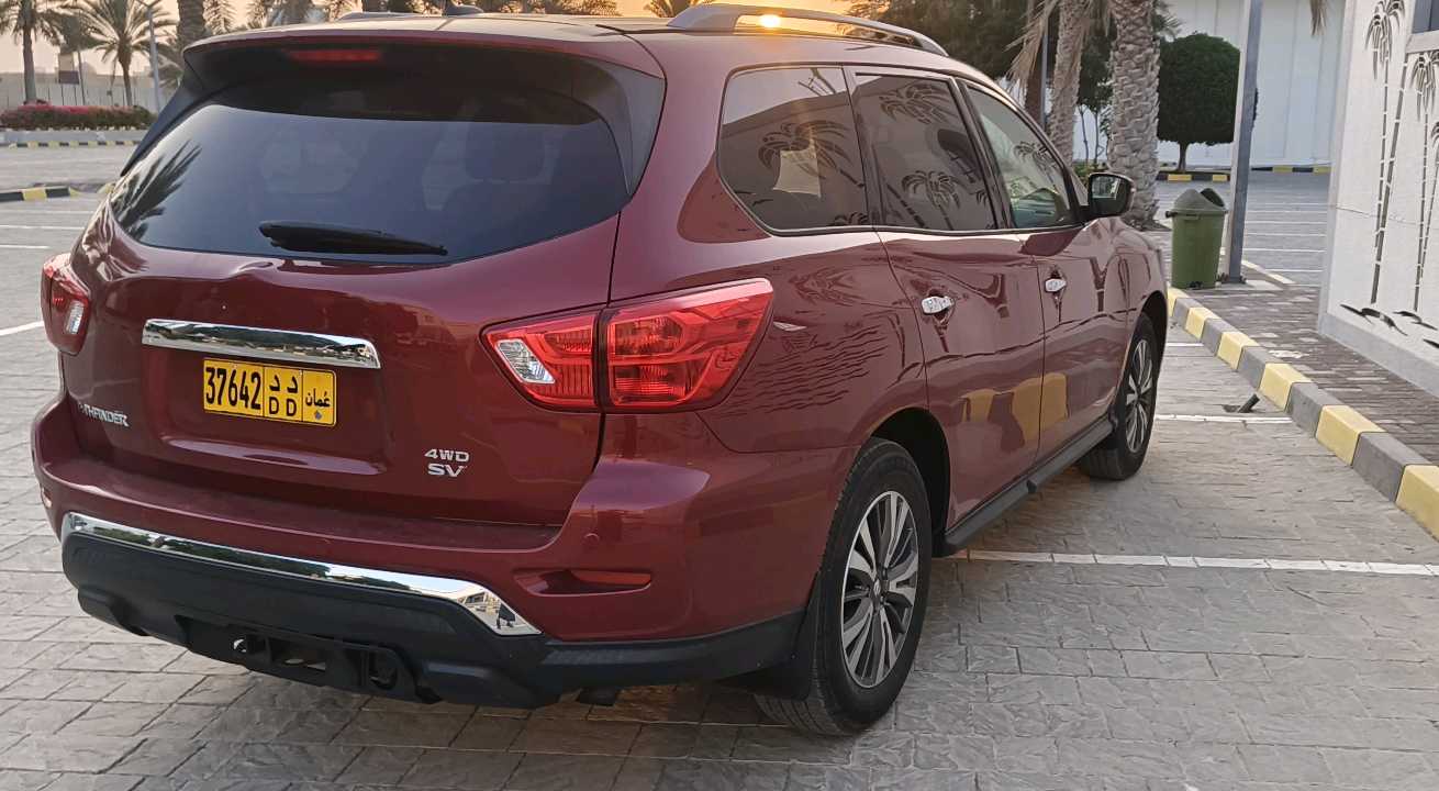 Car Image 2017 NISSAN PATHFINDER SV