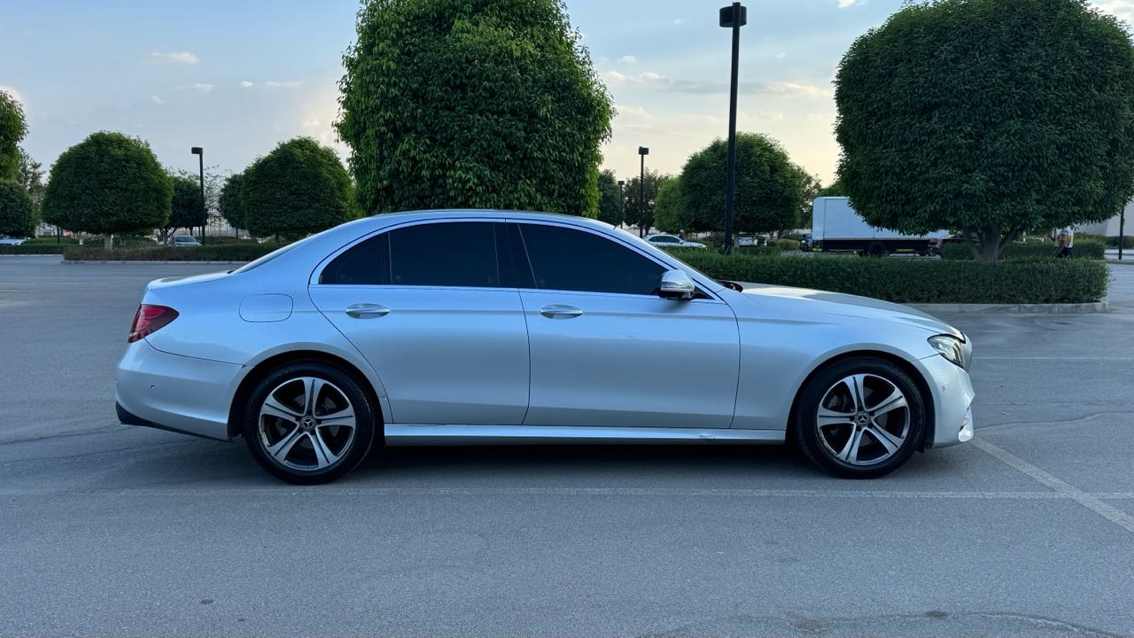 Car Image 2019 MERCEDES E Class 300