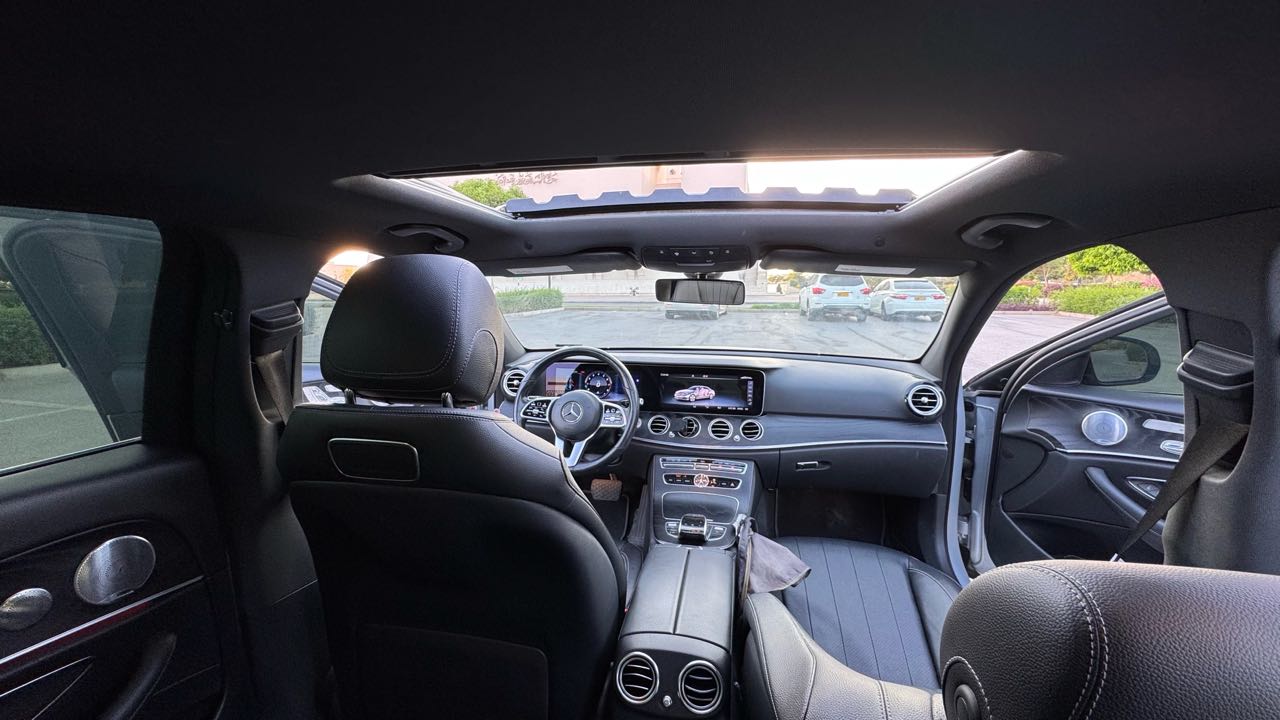 Car Image 2019 MERCEDES E Class 300