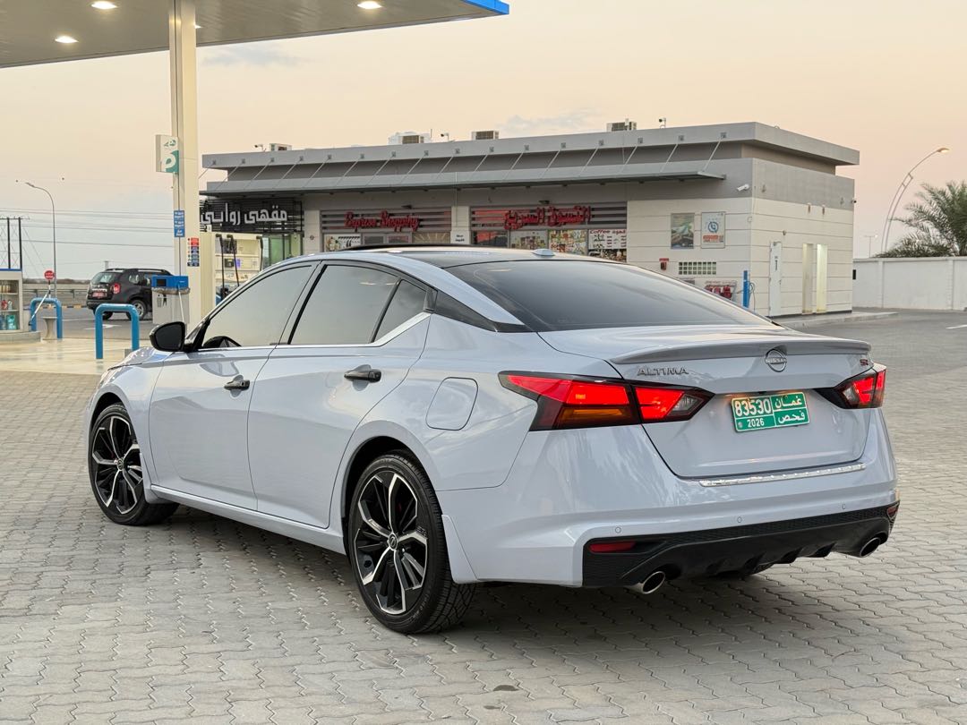 Car Image 2023 NISSAN ALTIMA SR