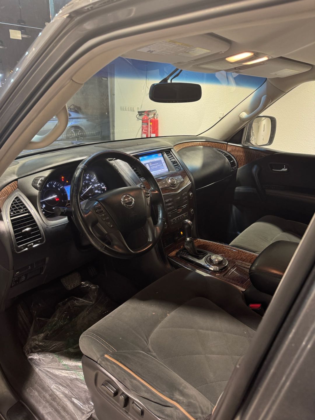 Car Image 2017 NISSAN ARMADA 