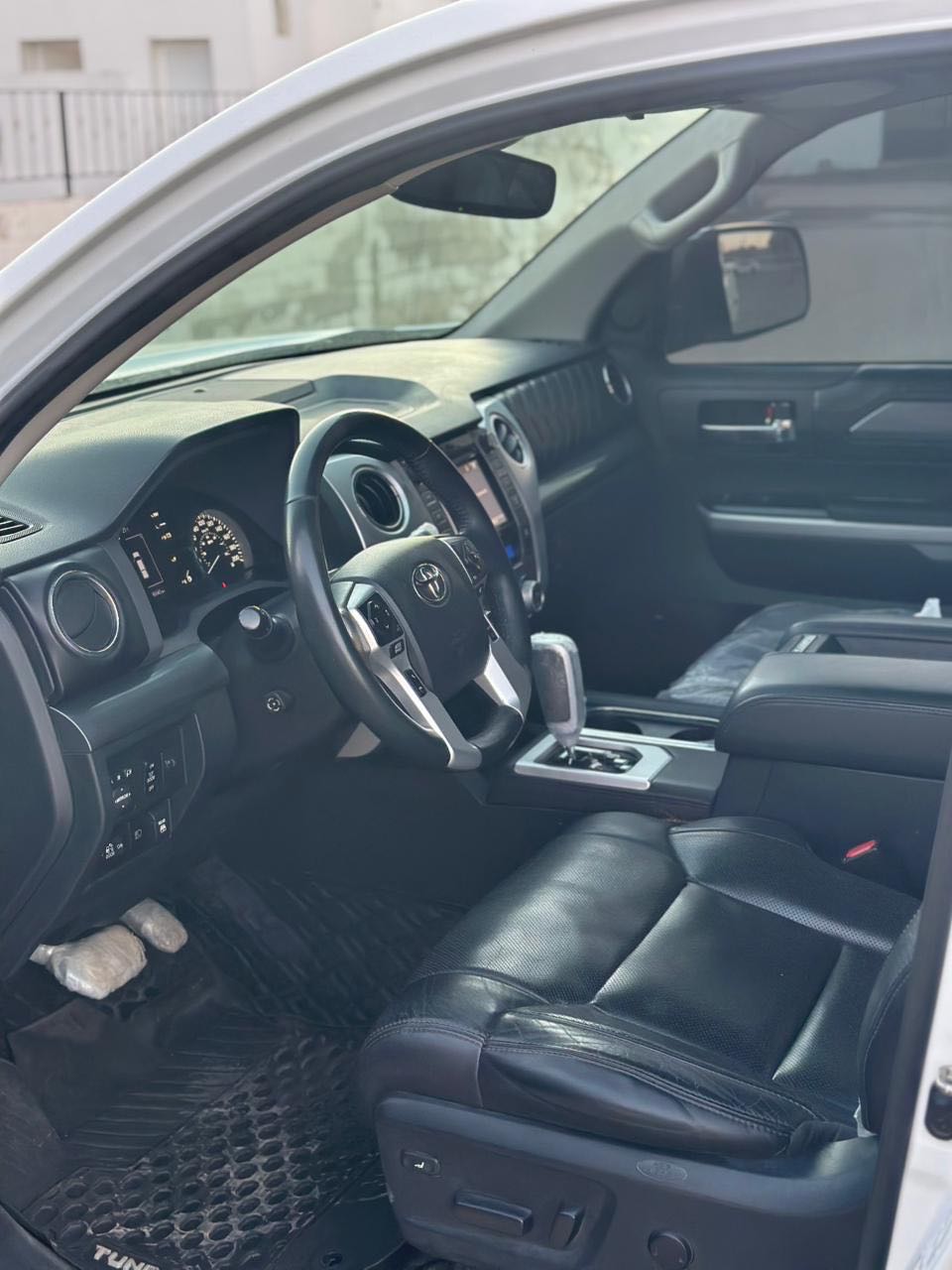 Car Image 2019 TOYOTA TUNDRA PLATINUM