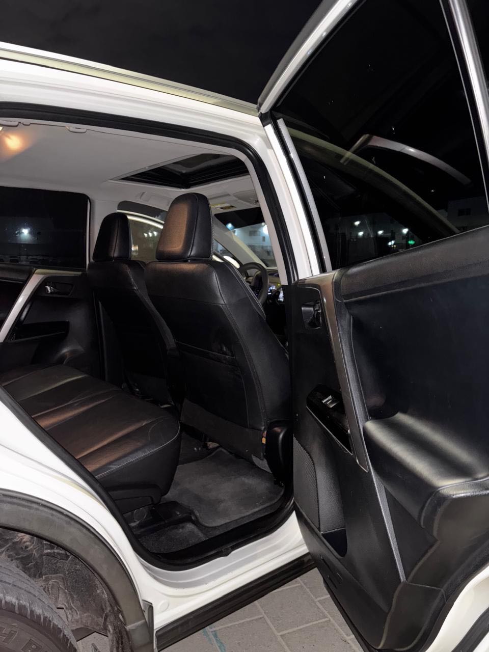 Car Image 2018 TOYOTA RAV4 LIMITED