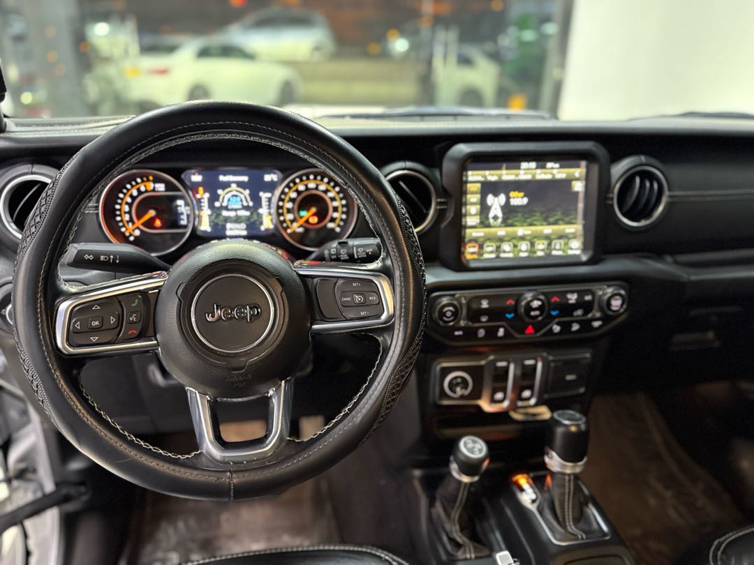 Car Image 2020 JEEP WRANGLER SAHARA