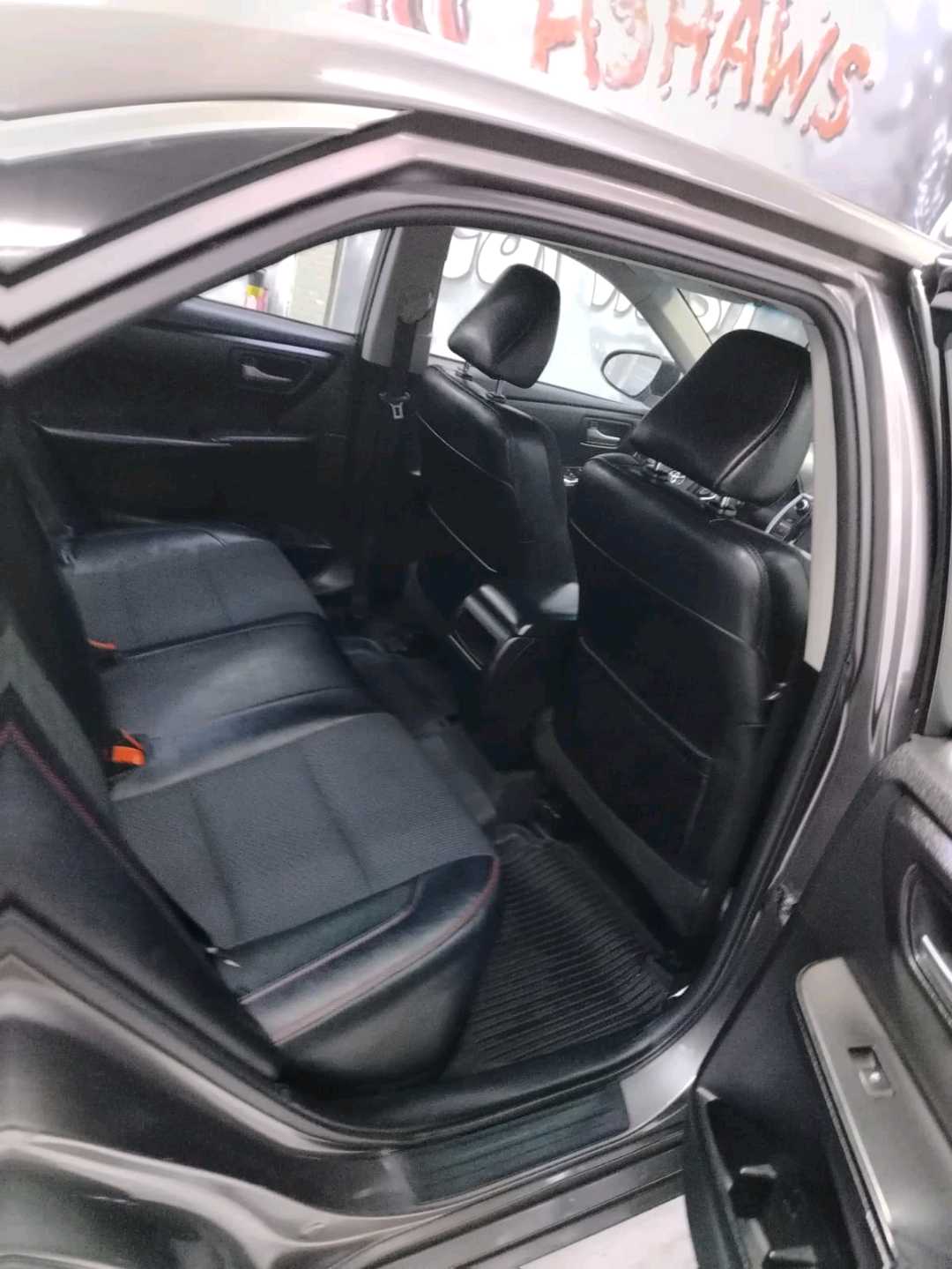 Car Image 2017 TOYOTA CAMRY SE