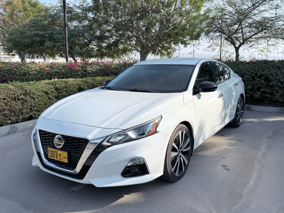 Car Image 2020 NISSAN ALTIMA SR