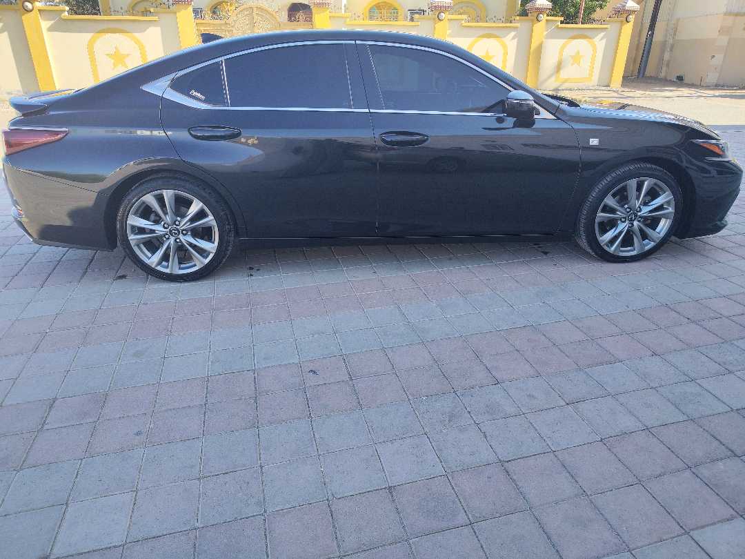 Car Image 2019 LEXUS ES F350