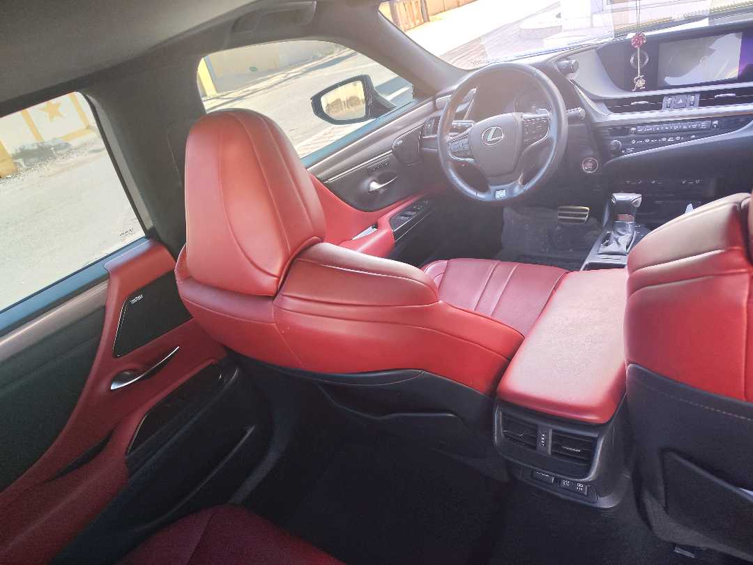 Car Image 2019 LEXUS ES F350
