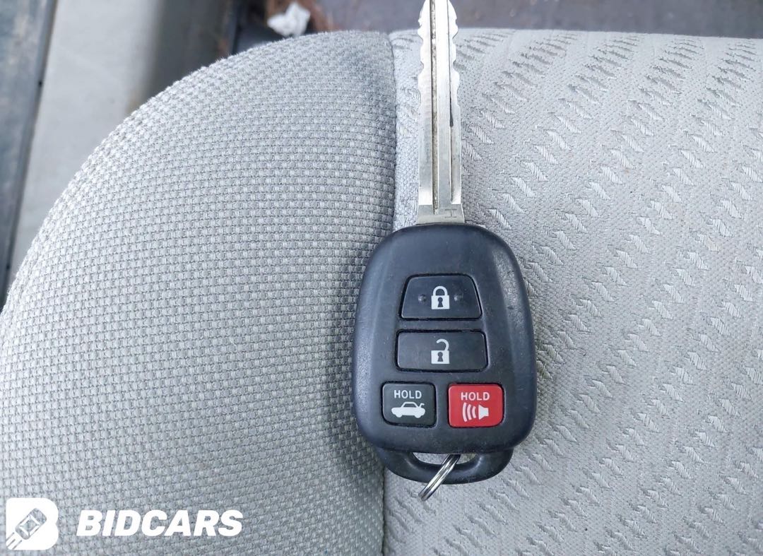 Car Image 2017 TOYOTA CAMRY