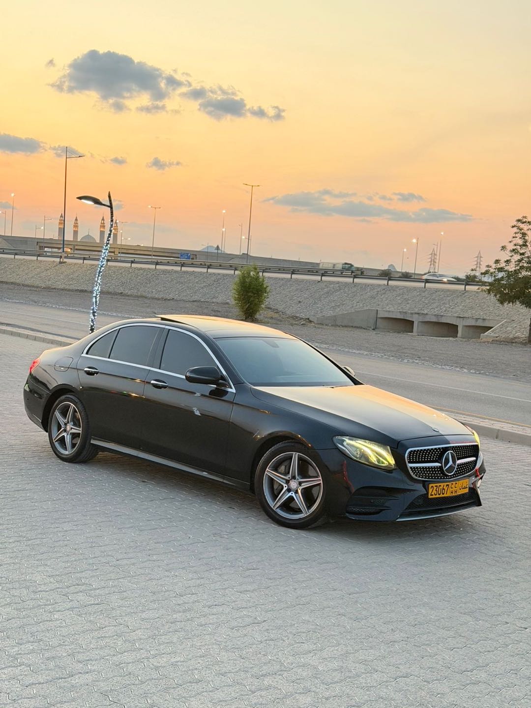 Car Image 2017 MERCEDES E Class 300