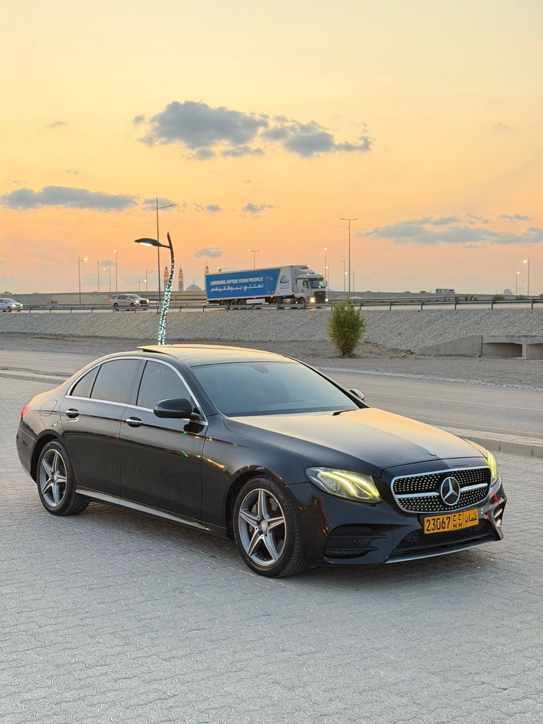 Car Image 2017 MERCEDES E Class 300