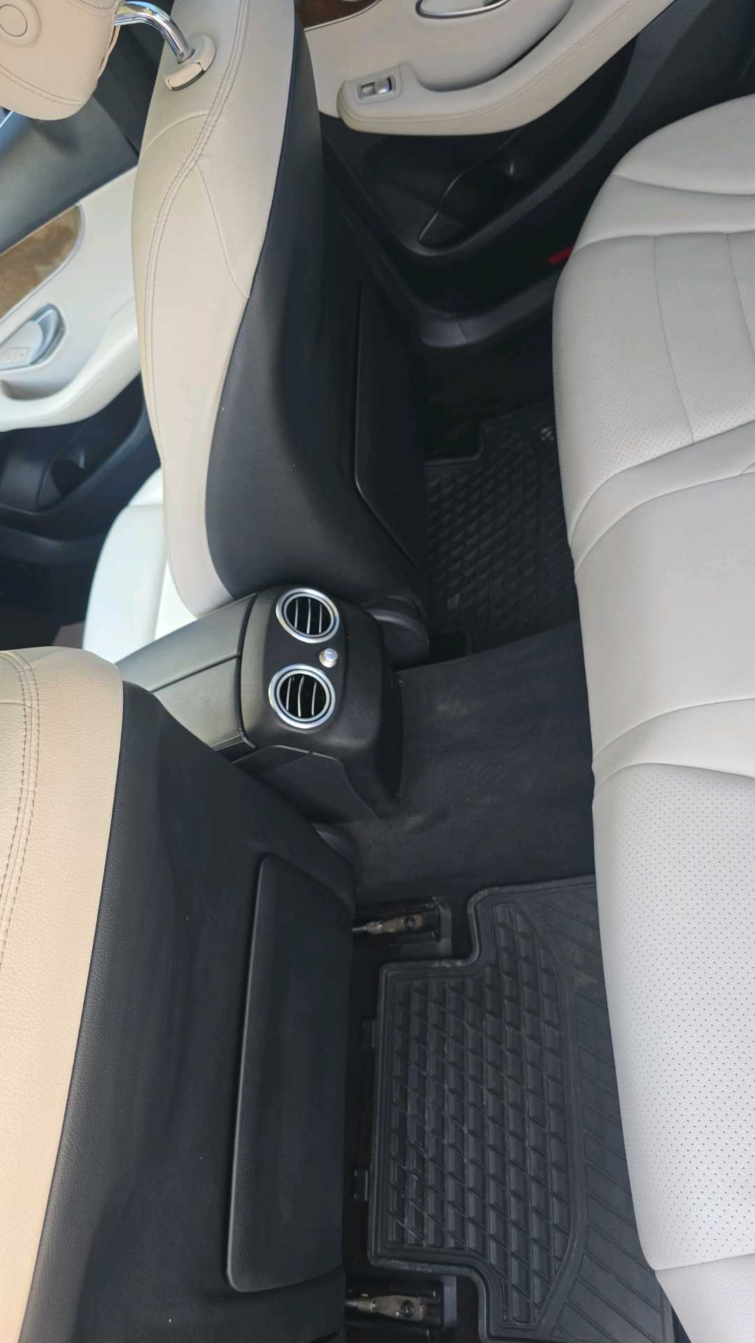 Car Image 2016 MERCEDES C Class 300