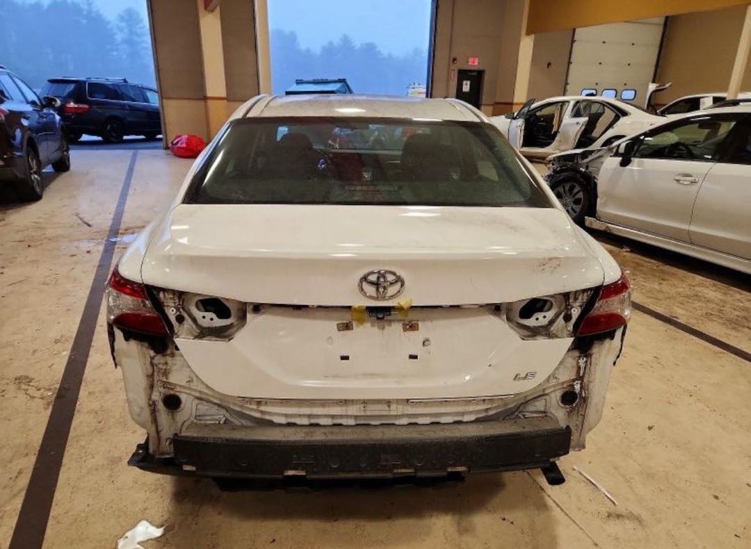 Car Image 2018 TOYOTA CAMRY