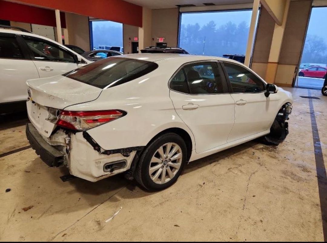 Car Image 2018 TOYOTA CAMRY