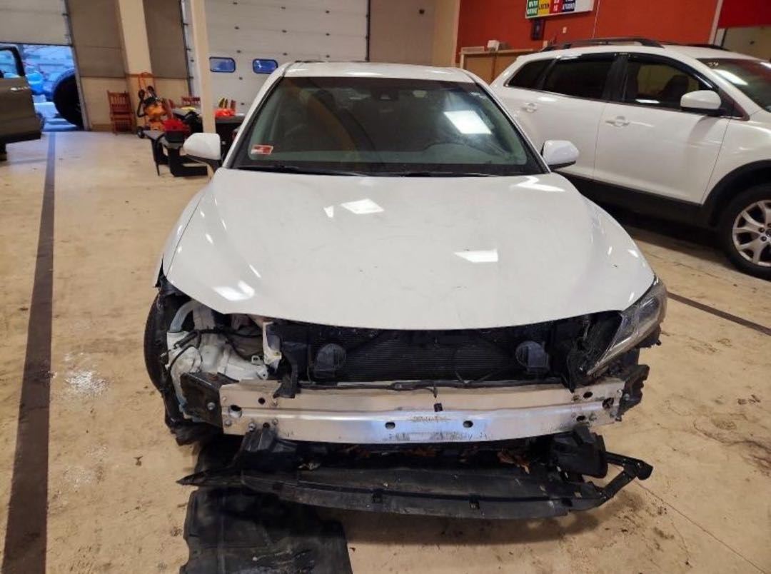 Car Image 2018 TOYOTA CAMRY