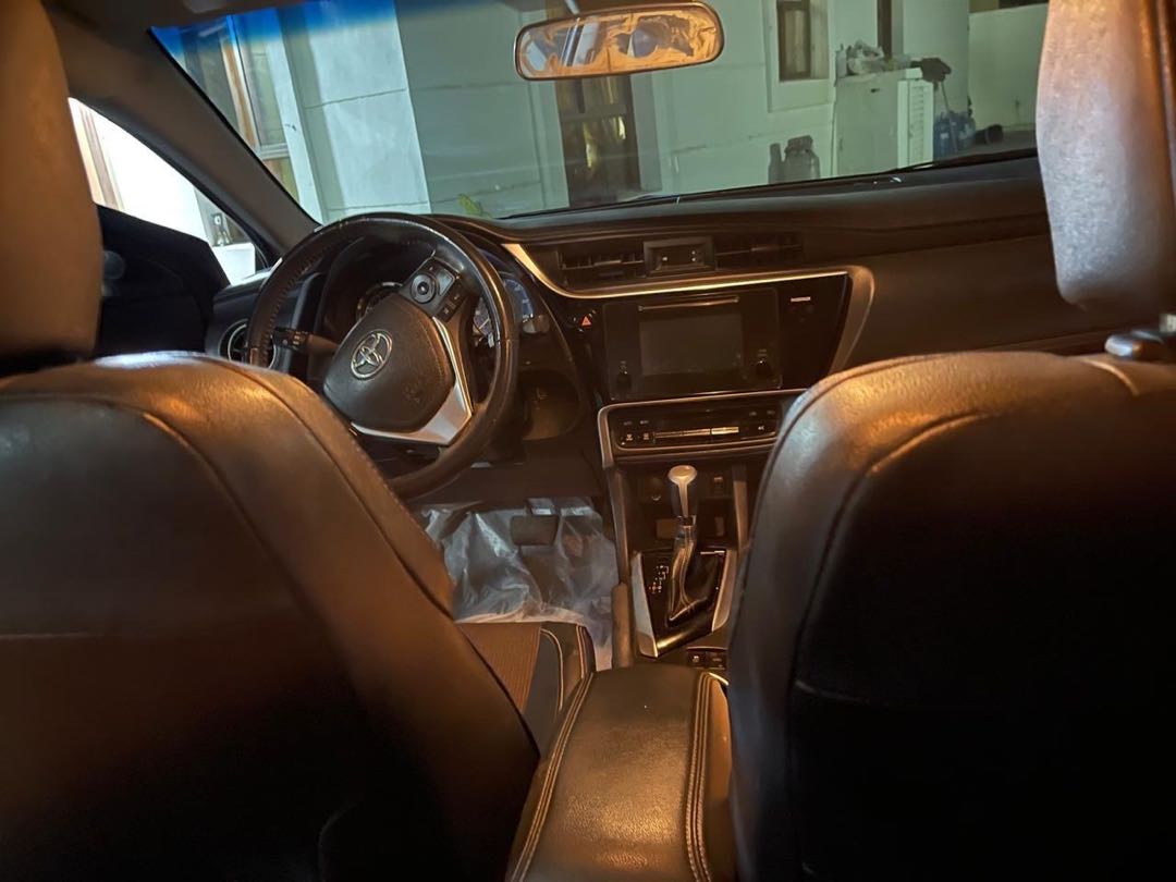 Car Image 2017 TOYOTA COROLLA SE