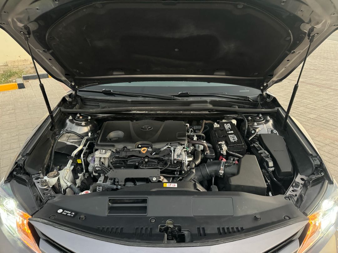 Car Image 2018 TOYOTA CAMRY LE