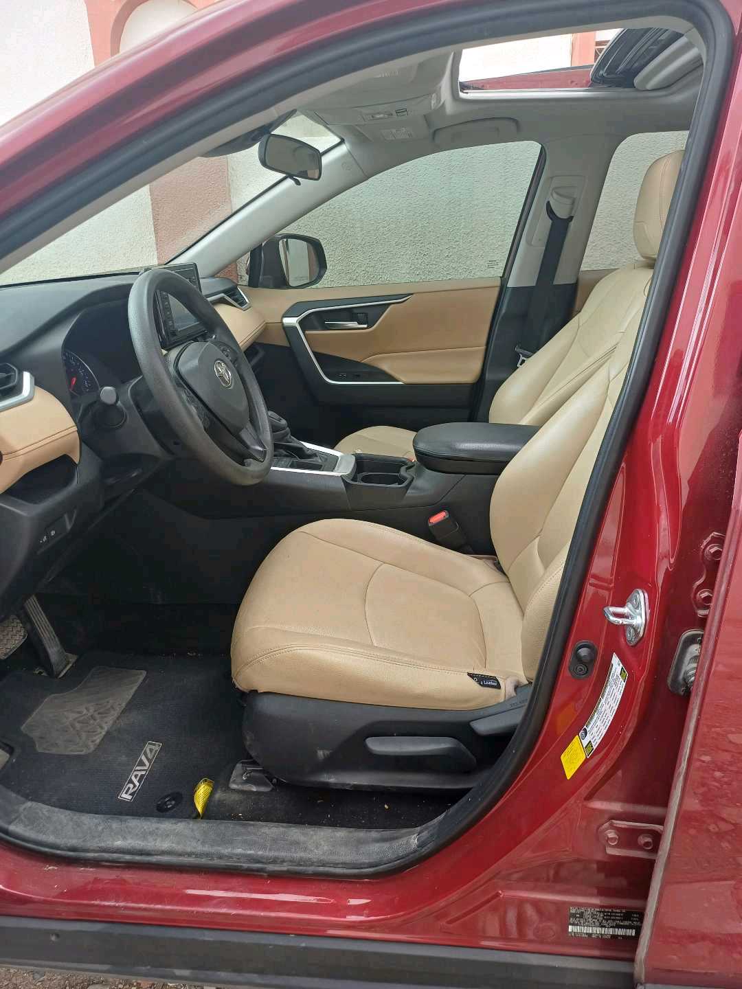 Car Image 2019 TOYOTA RAV4 XLE
